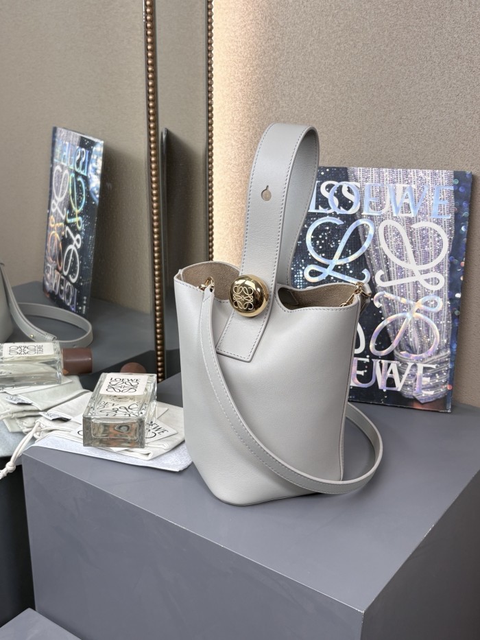 Mini Pebble bucket in smooth calfskin“19.5*16*16CM”-037=