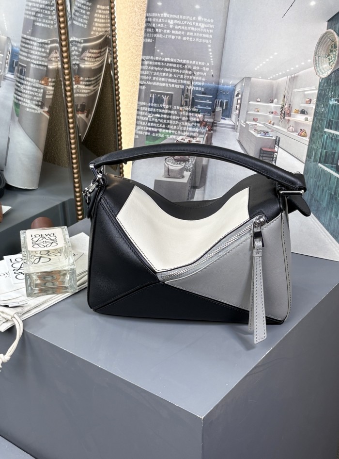 Small Puzzle bag in nappa calfskin“24*16.5*10.5CM”-057=
