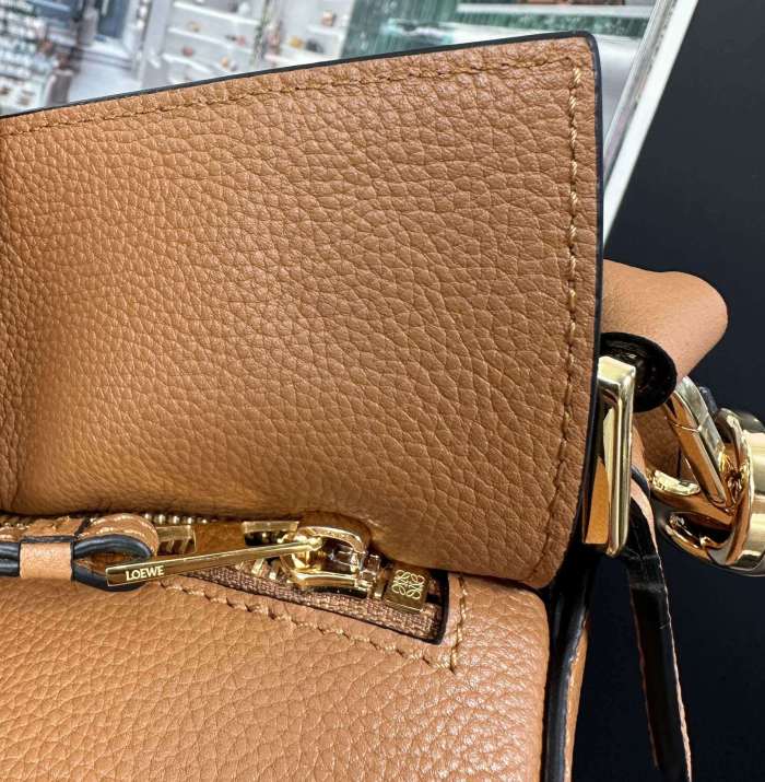Medium Puzzle bag in soft grained calfskin“29*18*12CM”-027=