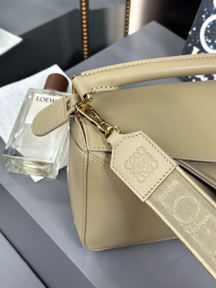 Small Puzzle bag in smooth calfskin“24*16.5*10.5CM”-037=