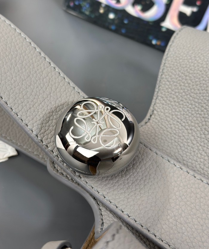 Mini Pebble Bucket bag in smooth calfskin“19.5*16*16CM”-037=