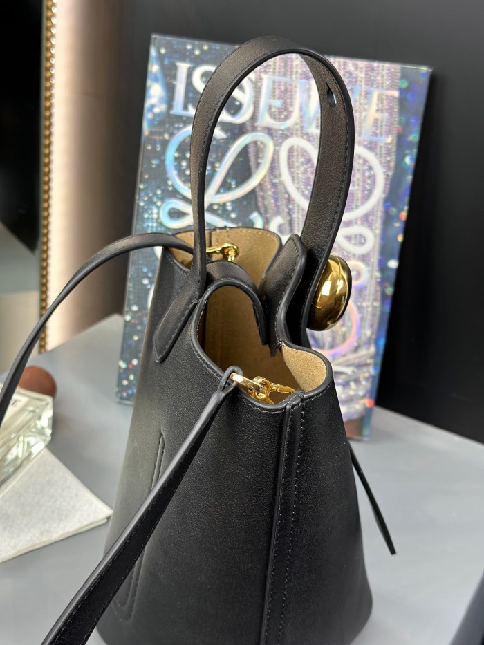 Mini Pebble bucket in smooth calfskin“19.5*16*16CM”-037=