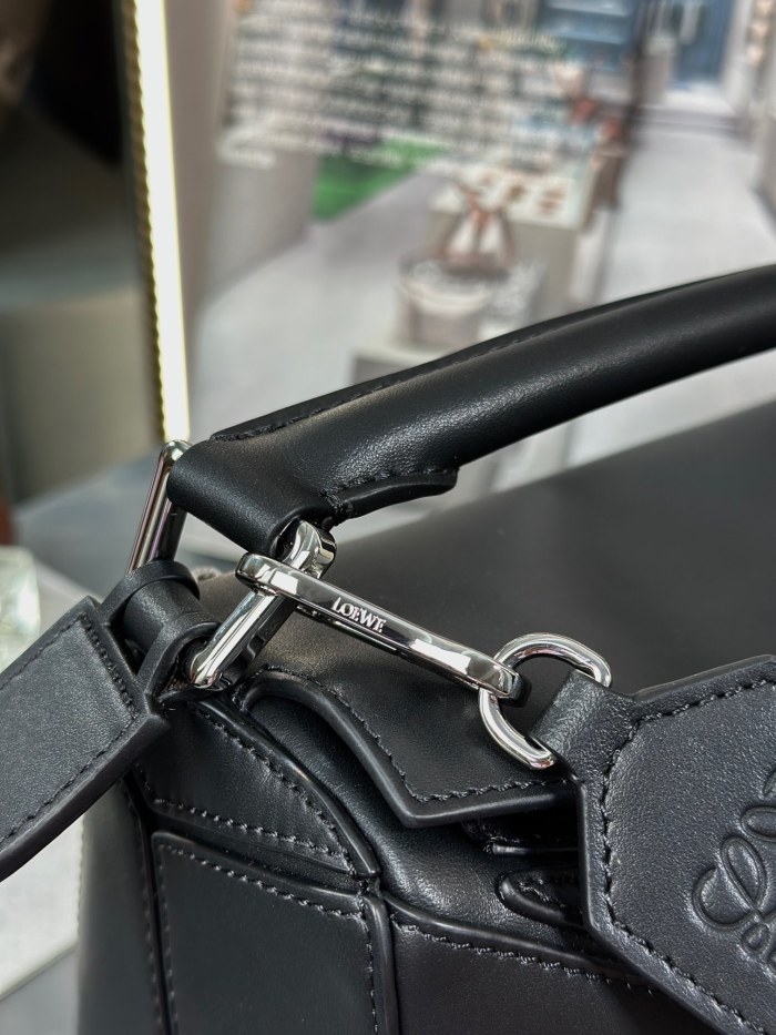 Small Puzzle bag in smooth calfskin“24*16.5*10.5CM”-037=