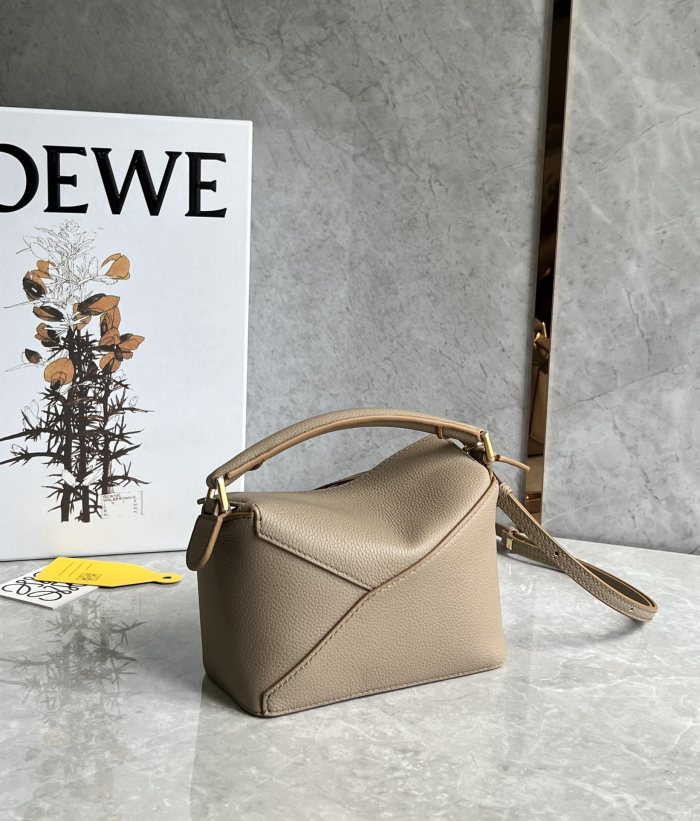 Puzzle Edge Bag In Soft Grained Calfskin “18*12*8CM”-037=