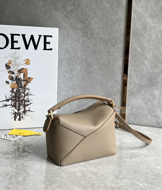 Puzzle Edge Bag In Soft Grained Calfskin “18*12*8CM”-037=
