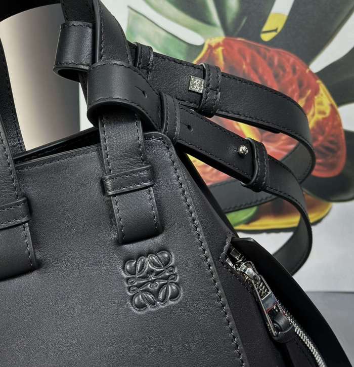 Compact Hammock bag in classic calfskin“20.8*19.5*14.5CM”-007=