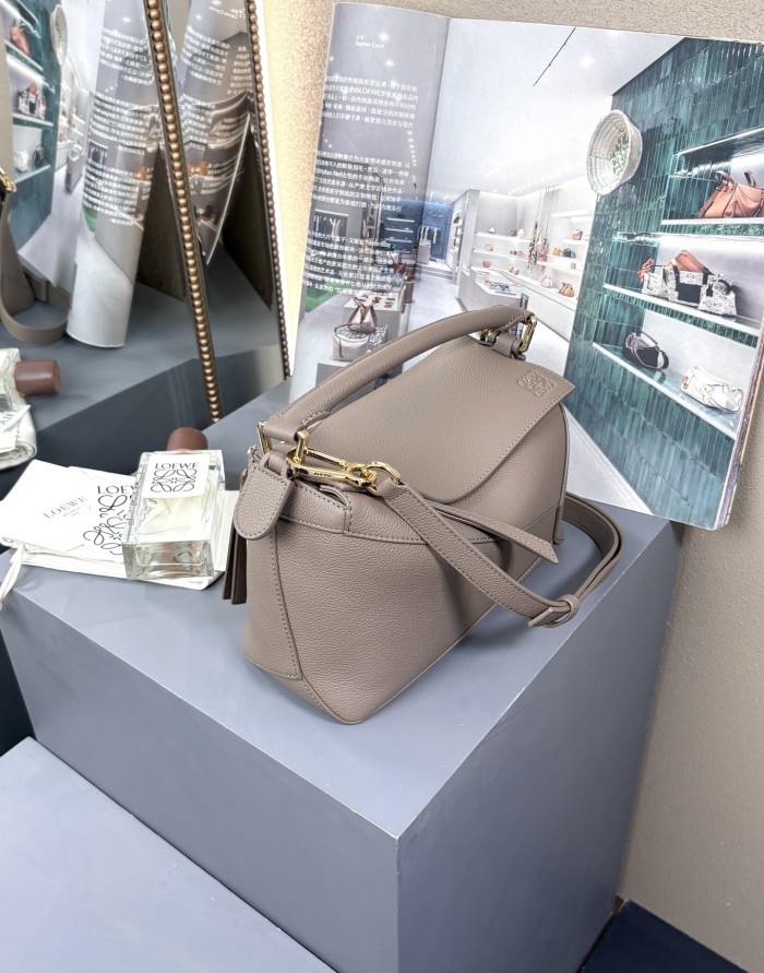 Small Puzzle Edge bag in soft grained calfskin“24*16*10.5CM”-086=