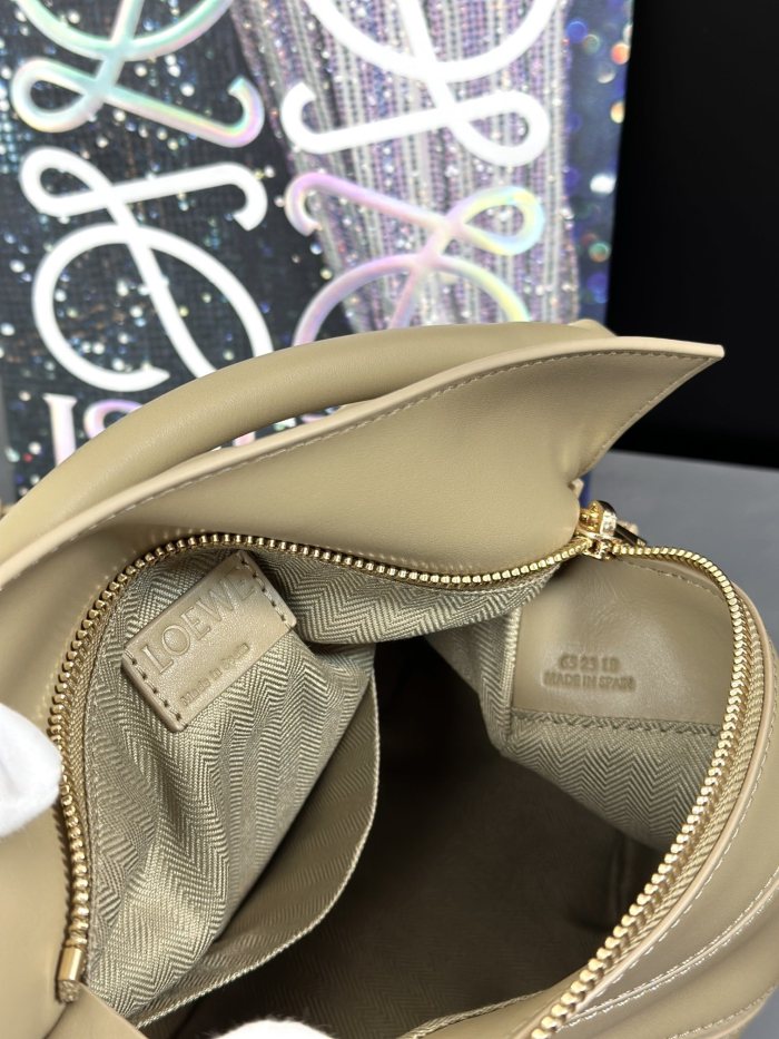 Small Puzzle bag in smooth calfskin“24*16.5*10.5CM”-037=