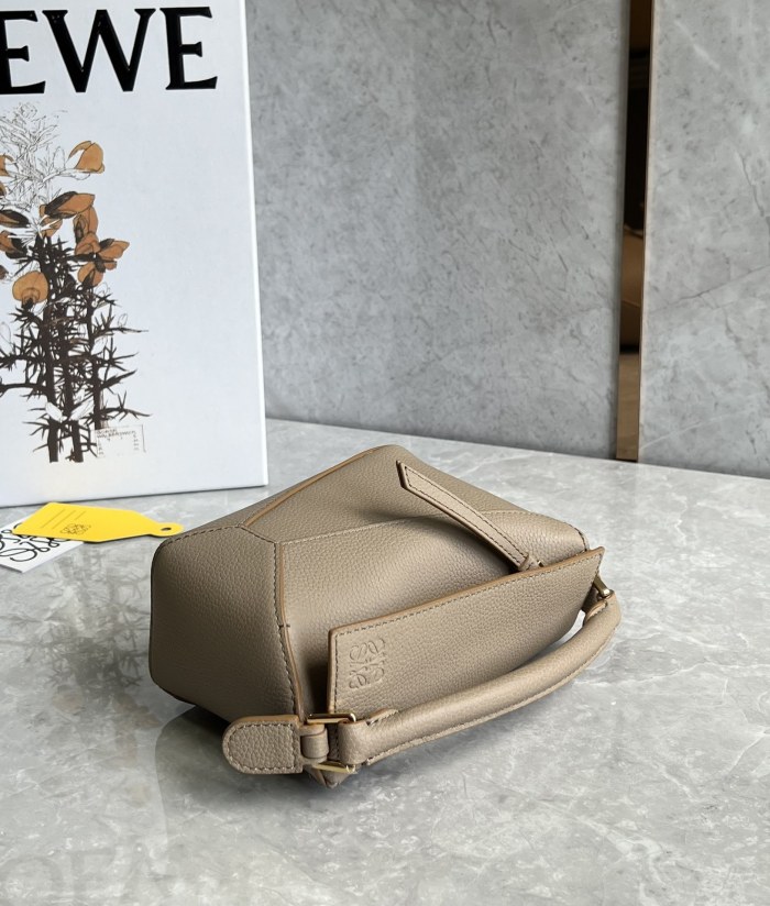Puzzle Edge Bag In Soft Grained Calfskin “18*12*8CM”-037=