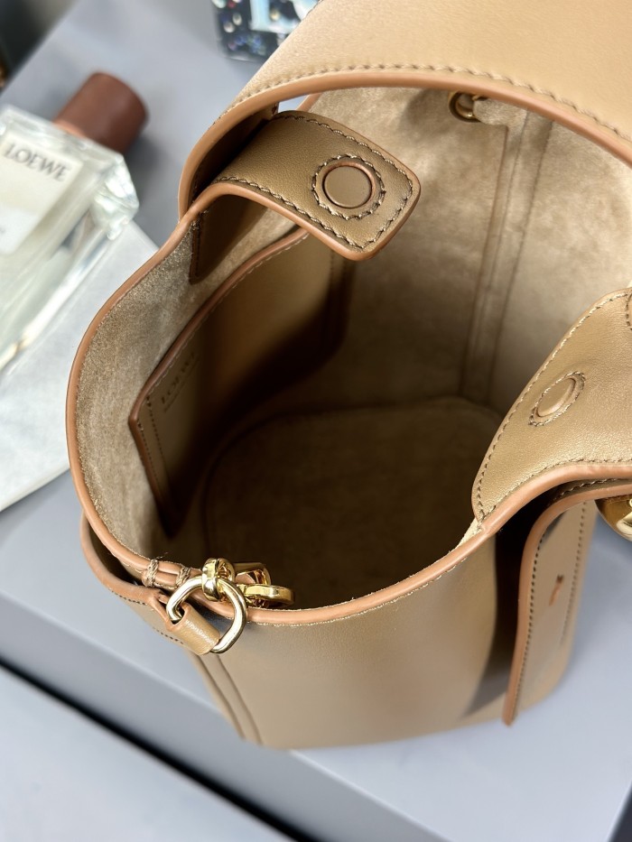 Mini Pebble bucket in smooth calfskin“19.5*16*16CM”-037=