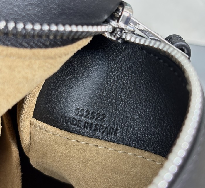 Small Puzzle bag in nappa calfskin“24*16.5*10.5CM”-057=