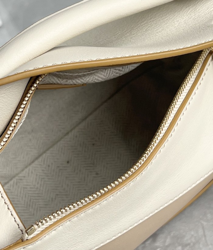 Puzzle Edge Bag In Soft Grained Calfskin “18*12*8CM”-037=