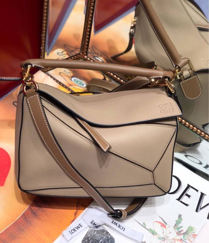 Small Puzzle bag in soft grained calfskin“24*14*11CM”-066=