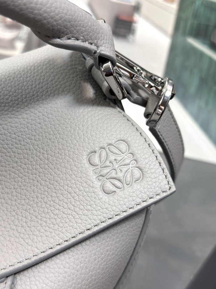 Small Puzzle Edge bag in soft grained calfskin“24*16*10.5CM”-086=