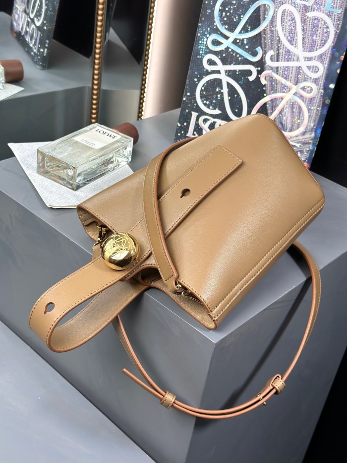 Mini Pebble bucket in smooth calfskin“19.5*16*16CM”-037=