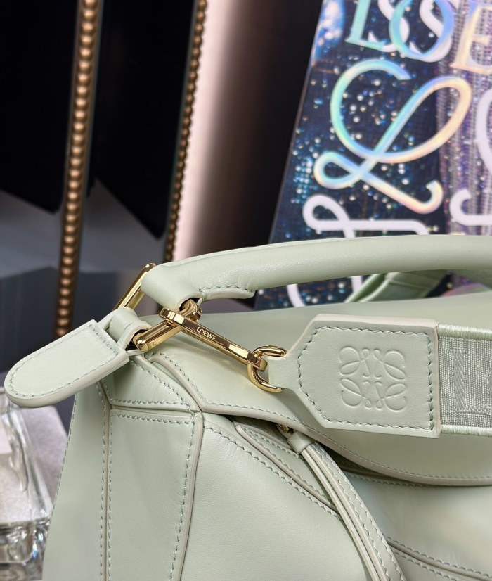 Small Puzzle bag in smooth calfskin“24*16.5*10.5CM”-037=