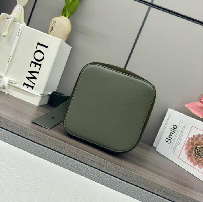 Pebble Bucket Bag In Soft Grained Calfskin“28*24.5*23.5CM”-087=