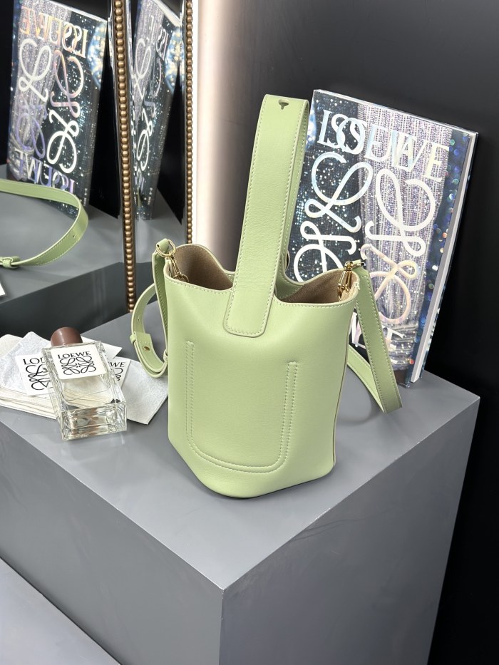 Mini Pebble bucket in smooth calfskin“19.5*16*16CM”-037=