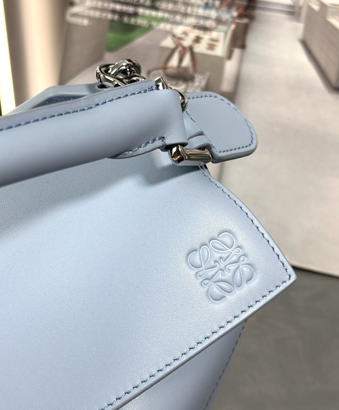 Small Puzzle bag in smooth calfskin“24*16.5*10.5CM”-037=