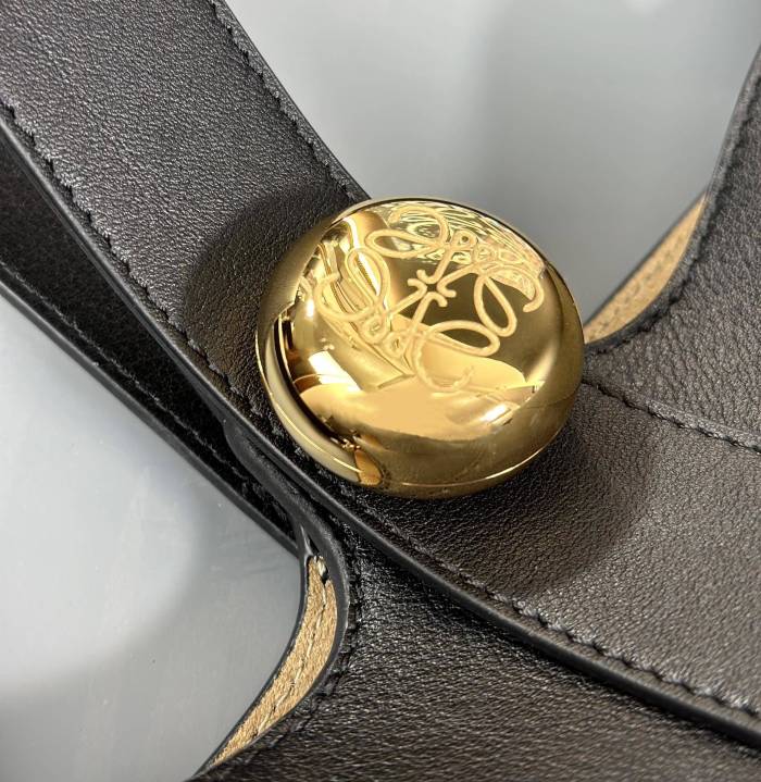 Mini Pebble bucket in smooth calfskin“19.5*16*16CM”-037=
