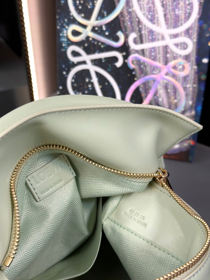 Small Puzzle bag in smooth calfskin“24*16.5*10.5CM”-037=