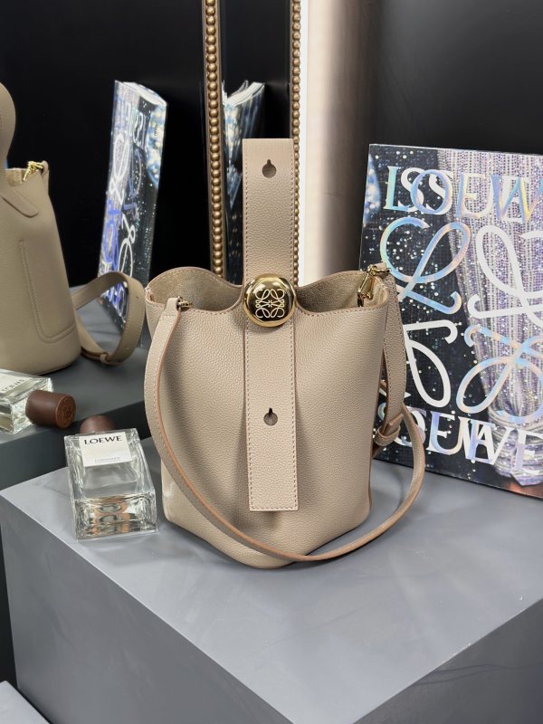 Mini Pebble Bucket bag in soft grained calfskin“19.5*16*16CM”-037=