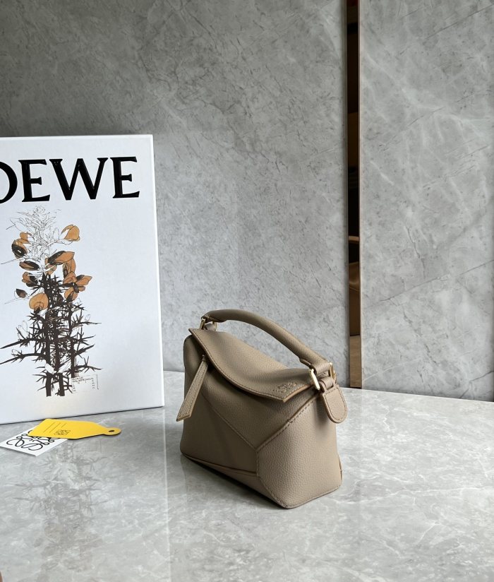 Puzzle Edge Bag In Soft Grained Calfskin “18*12*8CM”-037=