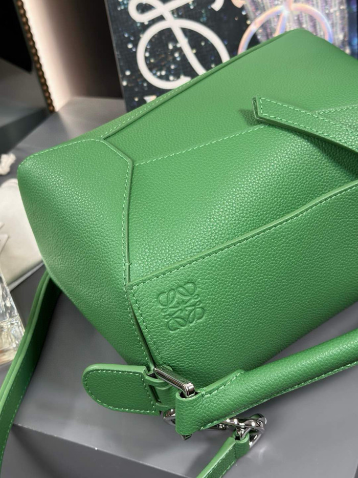 Small Puzzle Edge bag in classic calfskin“24*16*10.5CM”-086=