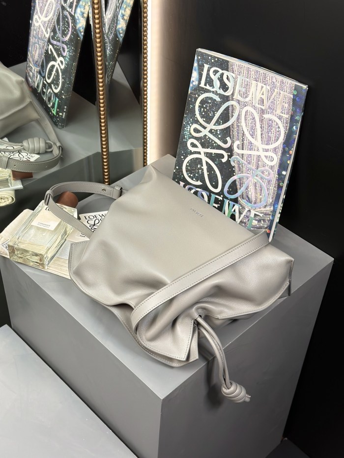 Medium Flamenco clutch in nappa calfskin“30*24.5*10.5CM”-086=