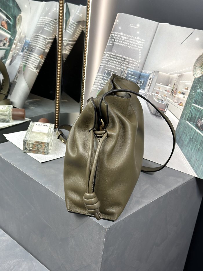 Medium Flamenco clutch in nappa calfskin“30*24.5*10.5CM”-086=