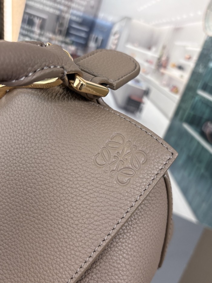 Small Puzzle Edge bag in soft grained calfskin“24*16*10.5CM”-086=