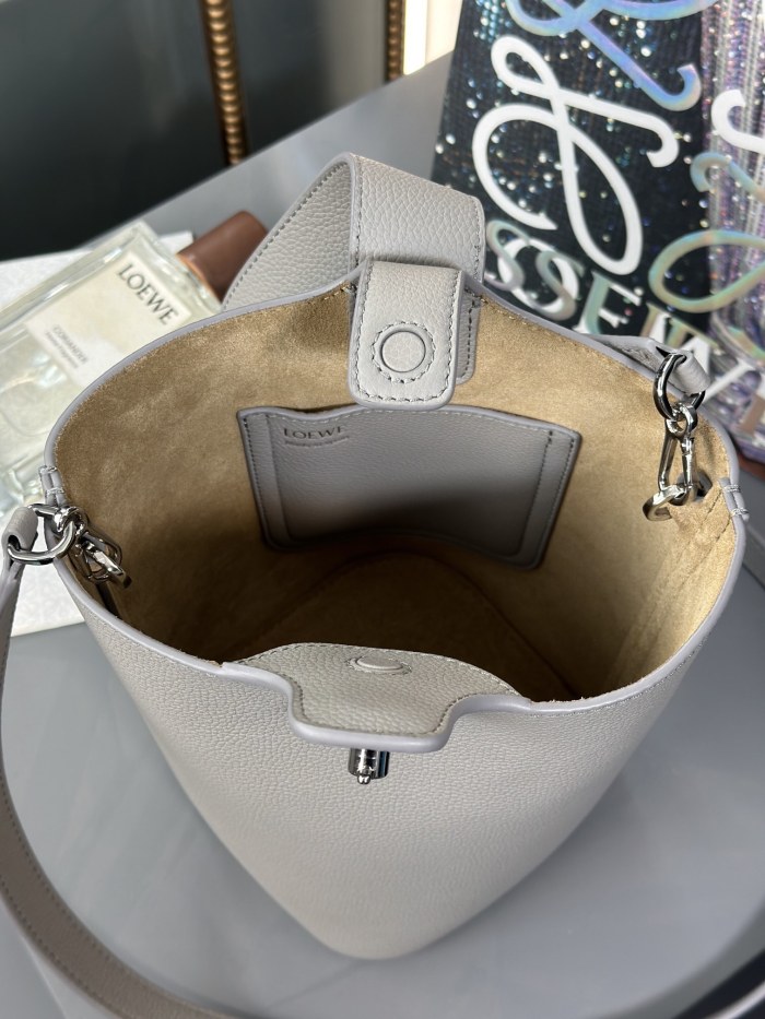 Mini Pebble Bucket bag in smooth calfskin“19.5*16*16CM”-037=