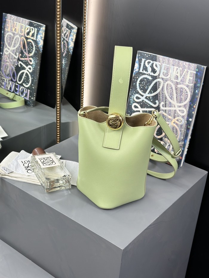 Mini Pebble bucket in smooth calfskin“19.5*16*16CM”-037=