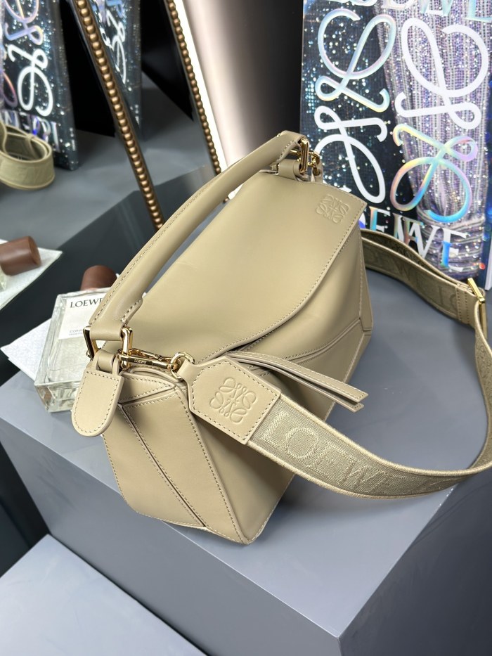 Small Puzzle bag in smooth calfskin“24*16.5*10.5CM”-037=