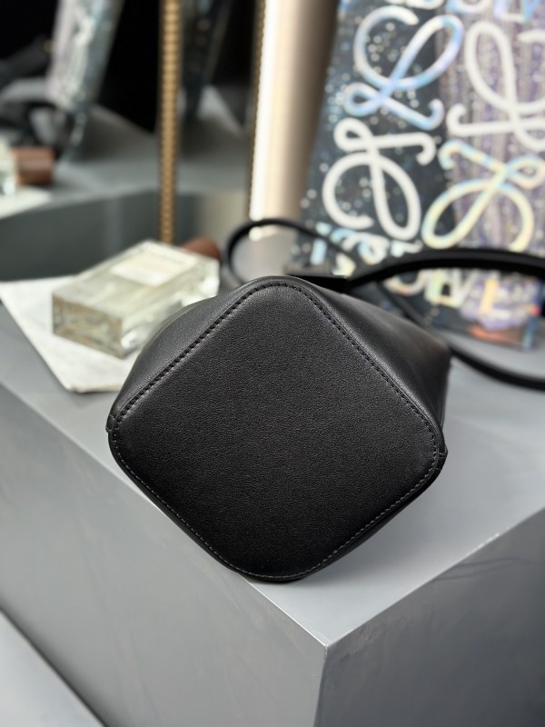 Mini Pebble bucket in smooth calfskin“19.5*16*16CM”-037=