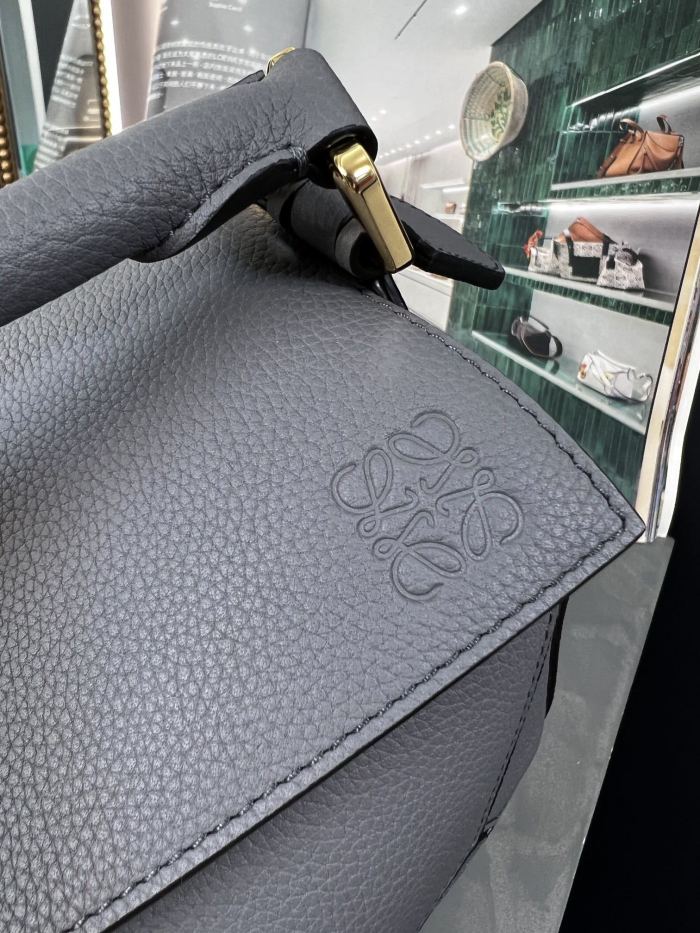 Small Puzzle bag in soft grained calfskin“24*14*11CM”-066=