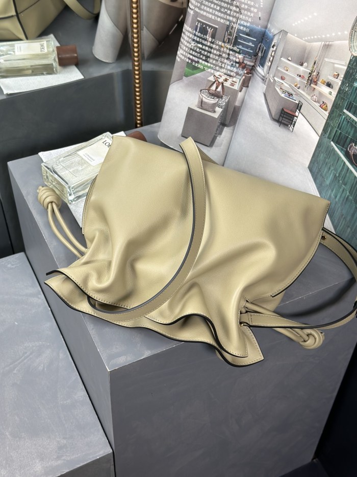Medium Flamenco clutch in nappa calfskin“30*24.5*10.5CM”-086=
