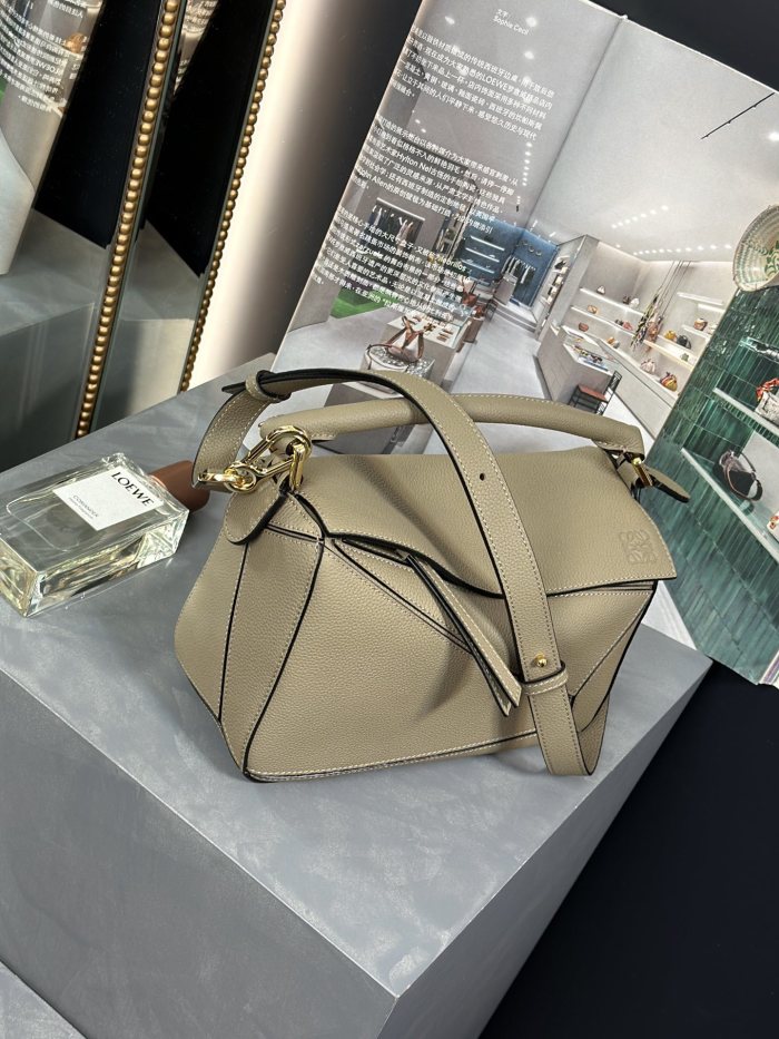 Small Puzzle bag in soft grained calfskin“24*14*11CM”-066=