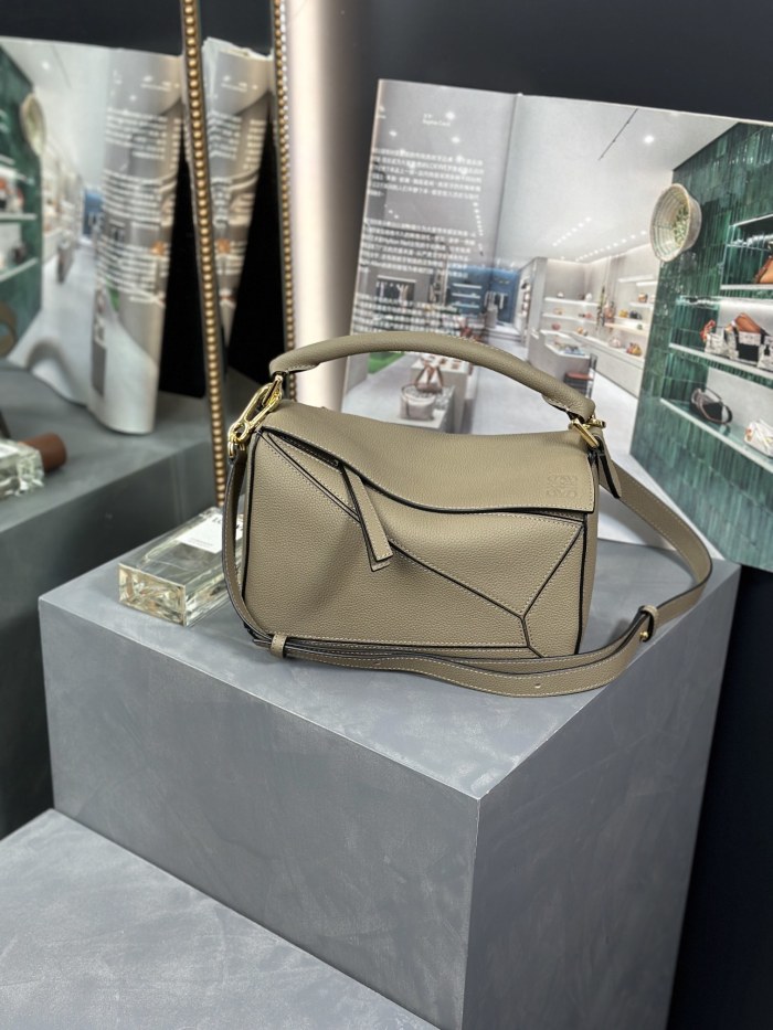 Small Puzzle bag in soft grained calfskin“24*14*11CM”-066=