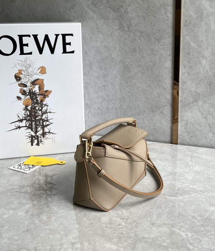 Puzzle Edge Bag In Soft Grained Calfskin “18*12*8CM”-037=