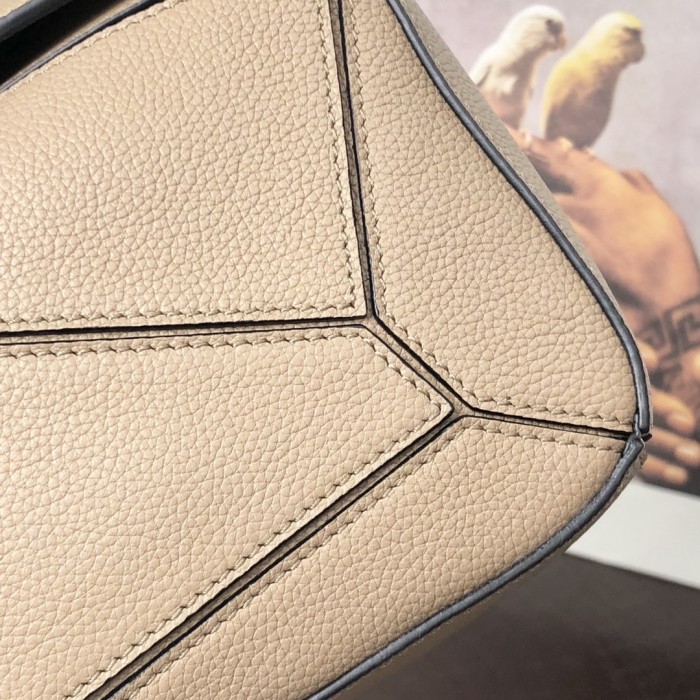 Small Puzzle bag in soft grained calfskin“24*14*11CM”-066=