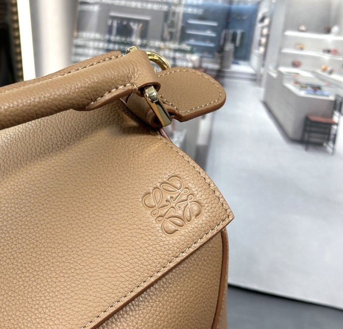 Small Puzzle Edge bag in soft grained calfskin“24*16*10.5CM”-086=