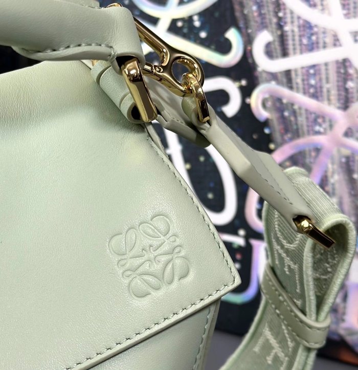 Small Puzzle bag in smooth calfskin“24*16.5*10.5CM”-037=
