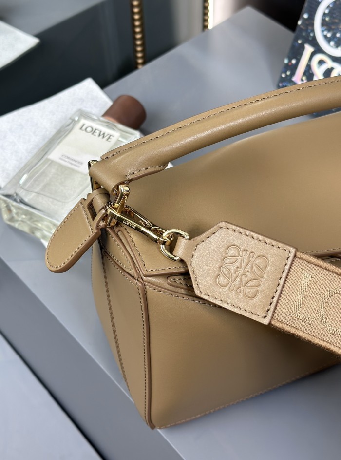 Small Puzzle bag in smooth calfskin“24*16.5*10.5CM”-037=