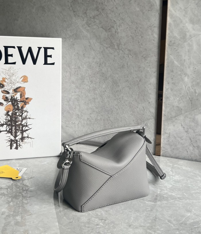 Puzzle Edge Bag In Soft Grained Calfskin “18*12*8CM”-037=