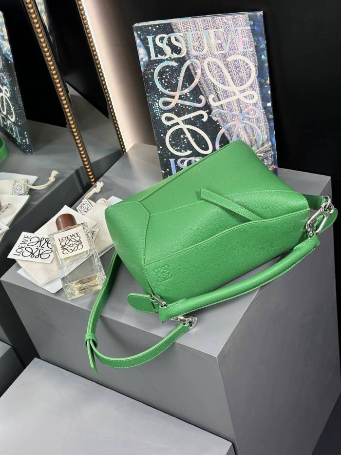 Small Puzzle Edge bag in soft grained calfskin“24*16*10.5CM”-086=