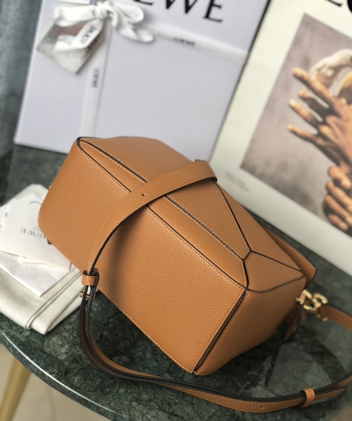 Small Puzzle bag in soft grained calfskin“24*14*11CM”-066=