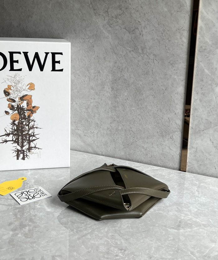 Puzzle Fold Tote In Shiny Calfskin“20*16.5*9.5CM”-057=