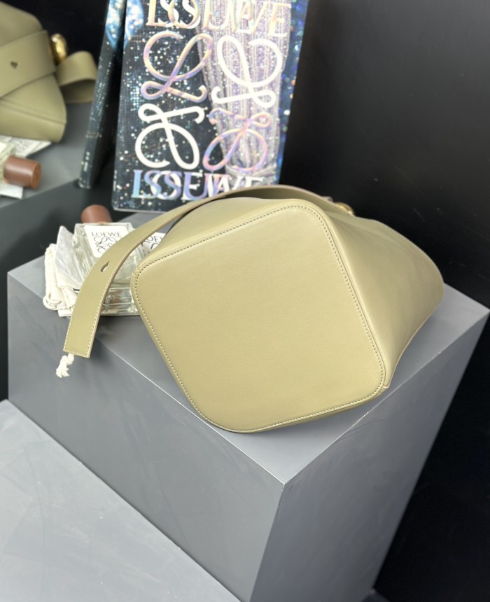 Pebble Bucket Bag In Smooth Calfskin“28*24.5*23.5CM”-087=