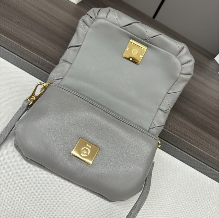 Goya Puffer Bagin Pleated Shiny Nappa Lambskin“20*13*6CM”-039=